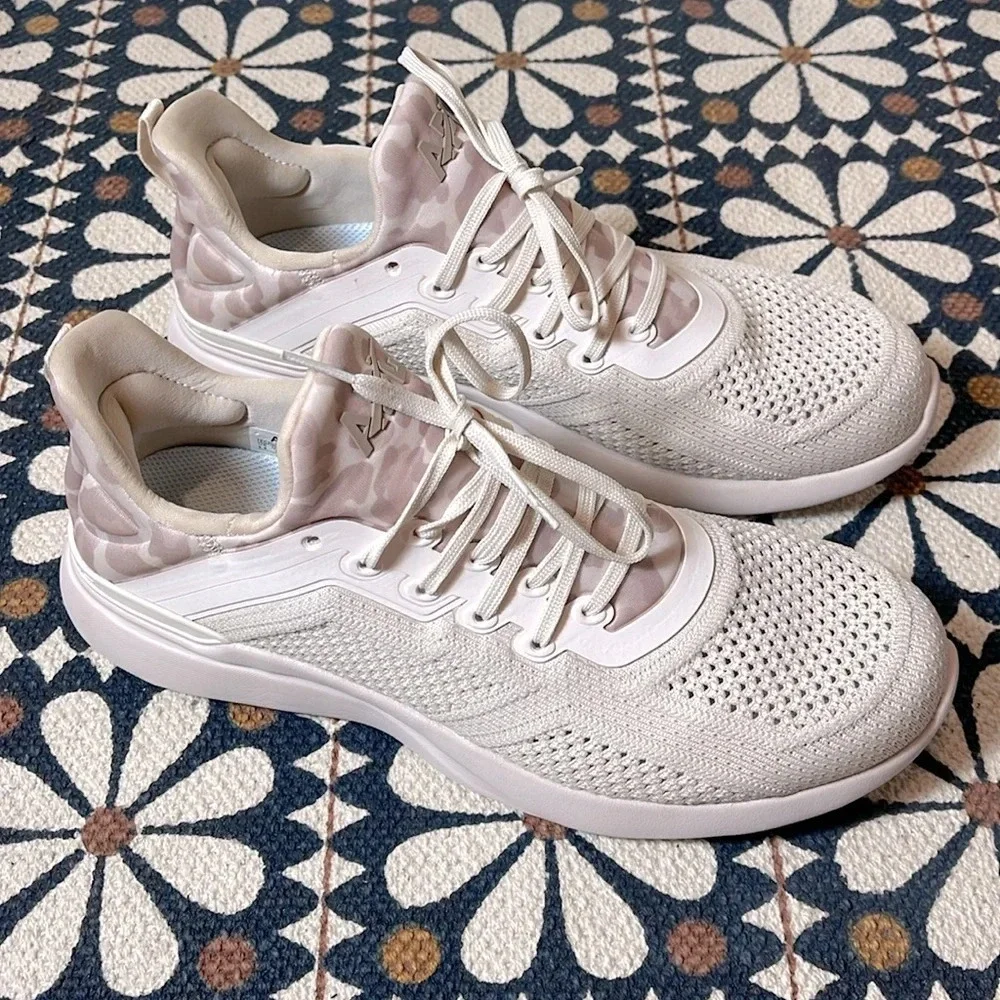 Athletic Propulsion Labs Techloom Tracer Sneakers, Creme Beach Leopard size 9.5